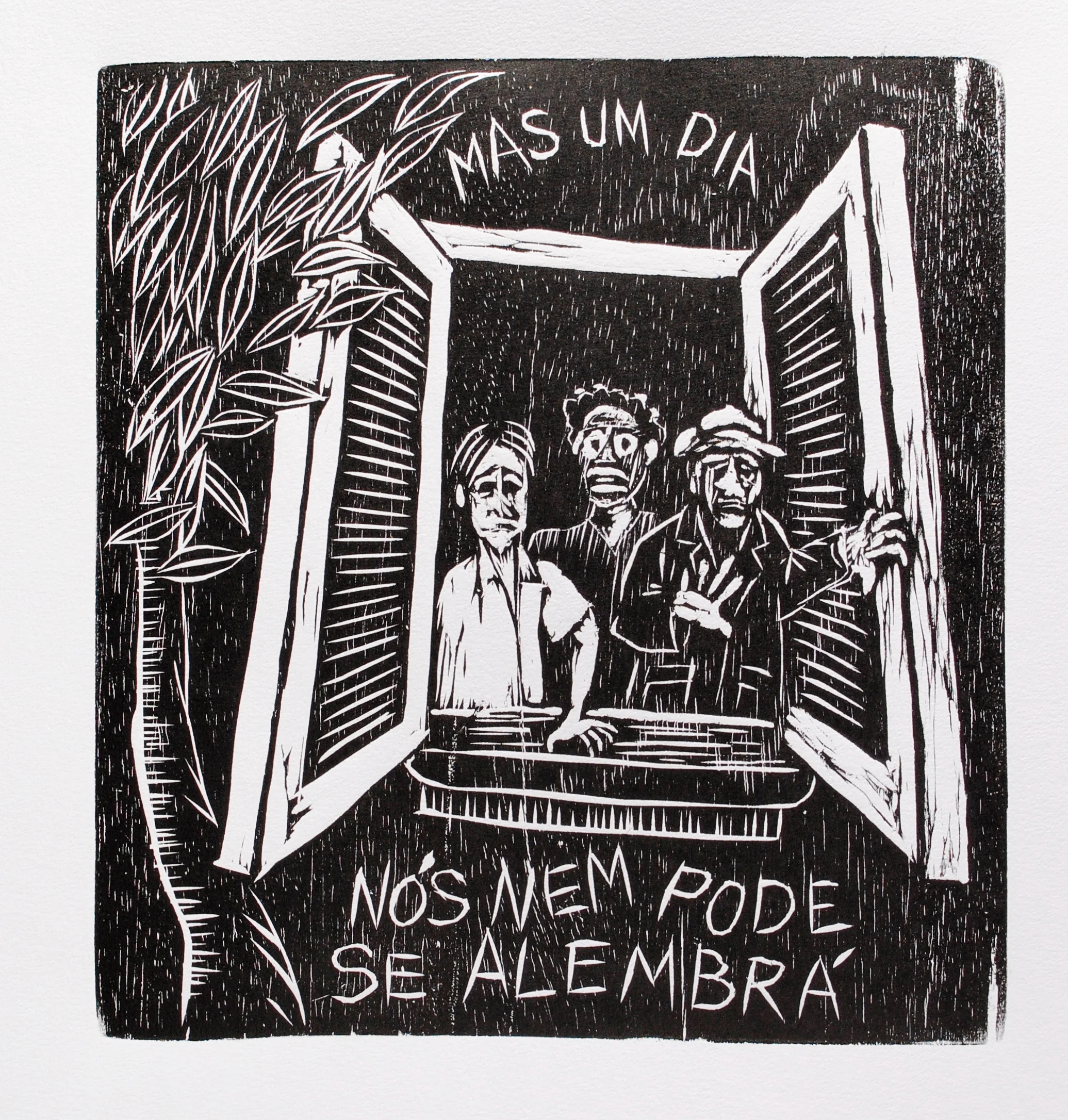 Janela com venezianas abertas ocupa a maior parte do espaço. Do lado de fora da janela, à esquerda, há folhagens ou galhos de árvores estilizados, com folhas alongadas e densas. Dentro da janela, estão os três homens. Texto: “mas um dia nós nem pode se alembrá”. Gravura em preto e branco