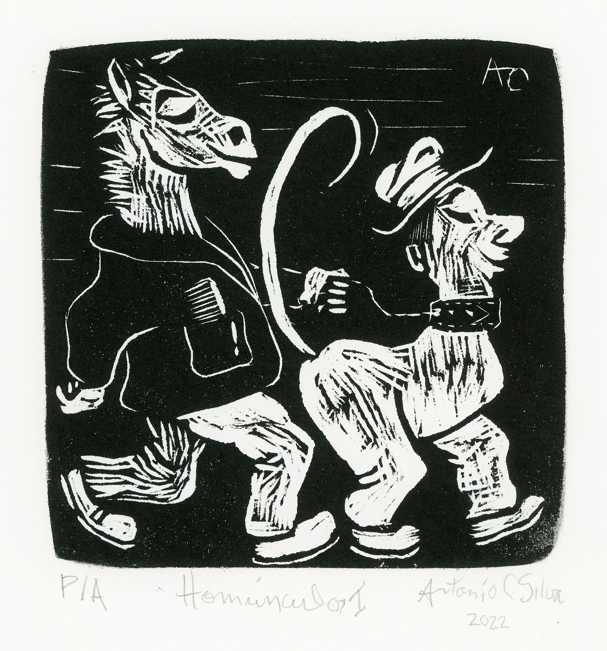 Cavalo antropomorfizado (cabeça de cavalo e corpo de gente) leva na coleira um ser com corpo de cavalo e cabeça de gente. Gravura em preto e branco. Assinatura à lápis na parte inferior: “P/A Homúnculos I Antonio C Silva 2022”