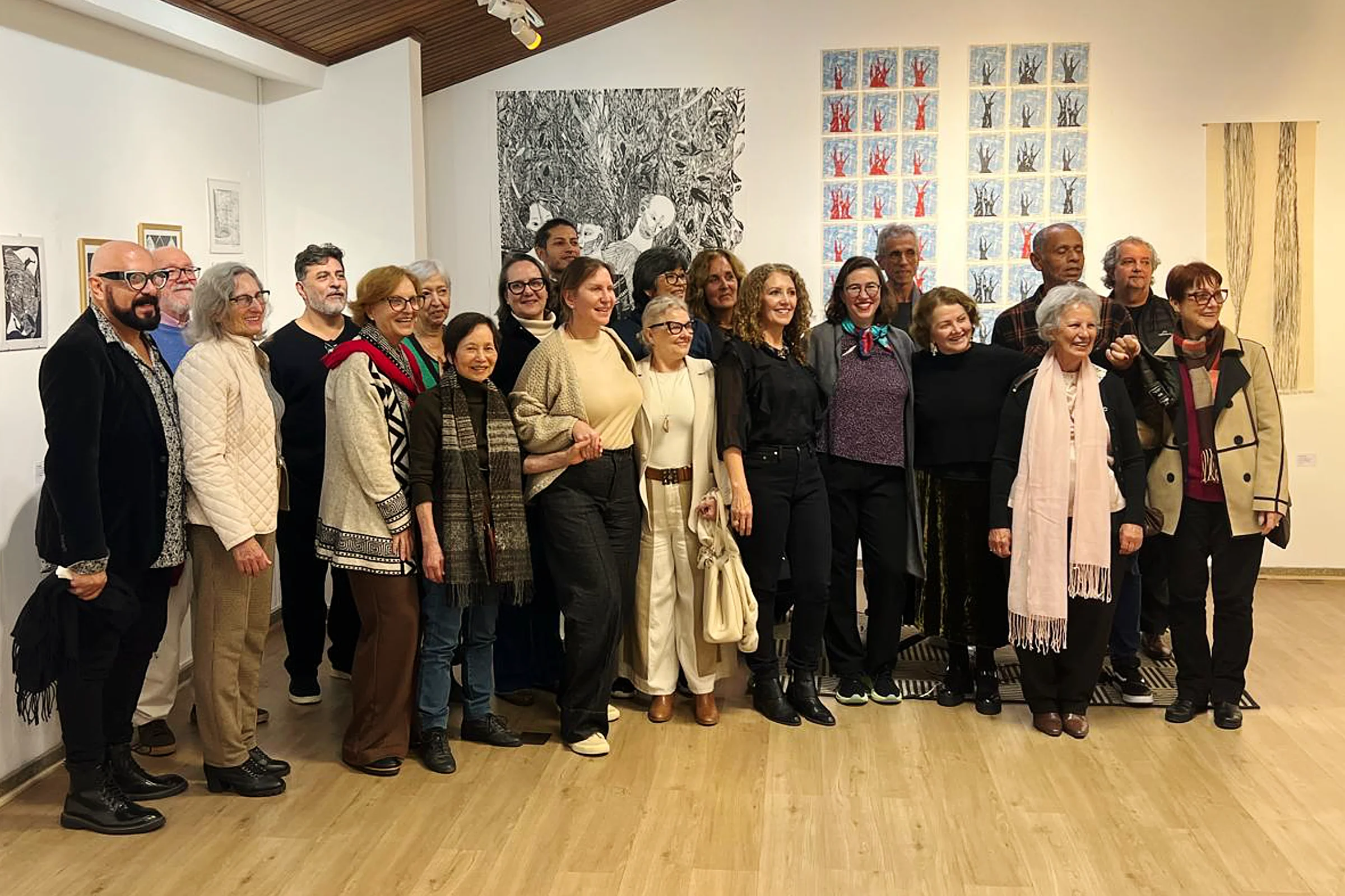 Gravuristas de Florianópolis na abertura da exposição em Itajaí